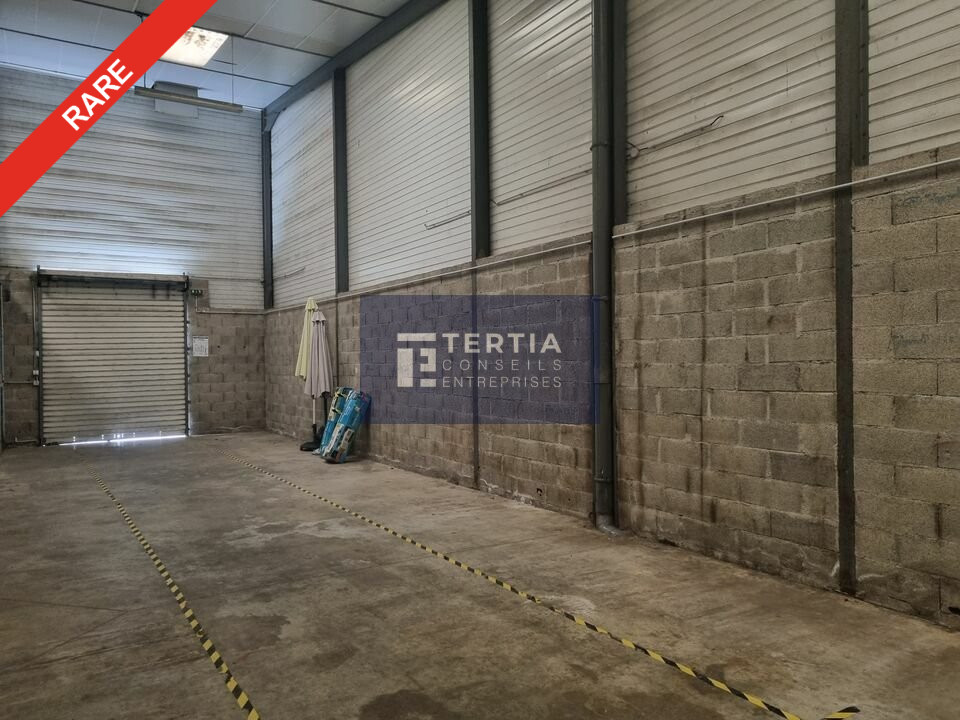 LOCAUX D'ACTIVITE - ENTREPOTS à Vendre