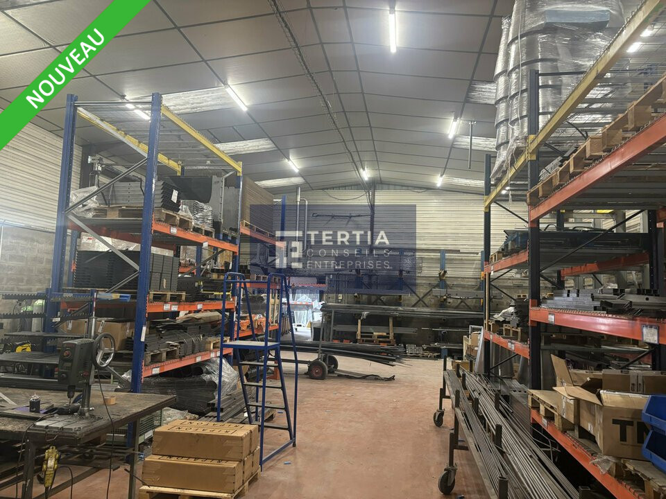 LOCAUX D'ACTIVITE - ENTREPOTS à Vendre