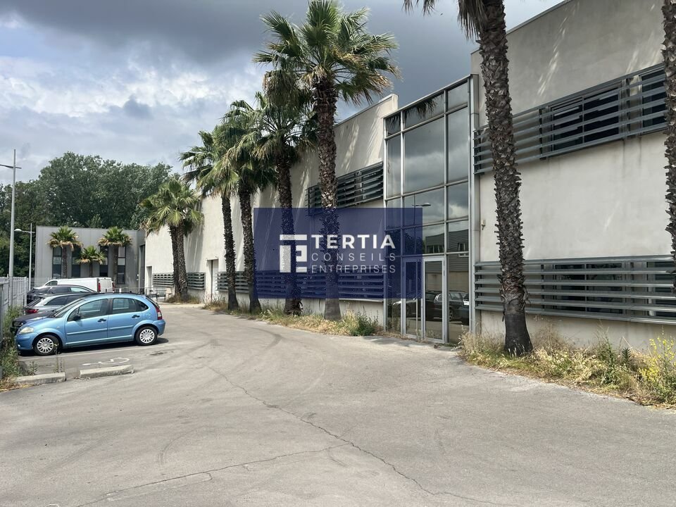 LOCAUX D'ACTIVITE - ENTREPOTS à Vendre